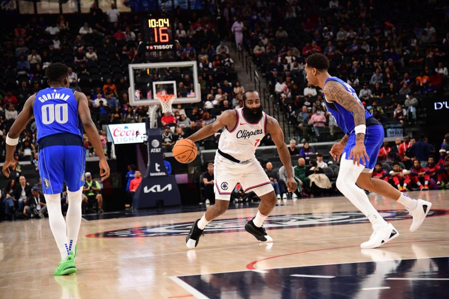 哈登10分12助攻 快船新球馆首秀击败独行侠