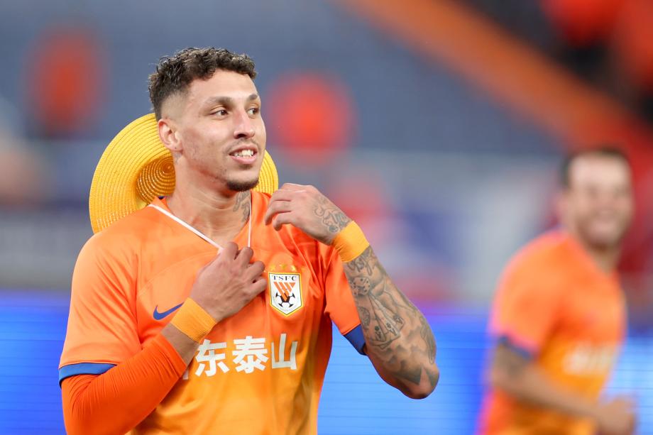 克雷桑梅开二度 山东泰山主场4-1天津津门虎