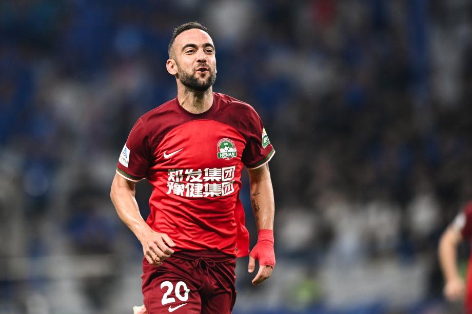 吴曦头球绝杀 申花2-1逆转河南登顶积分榜