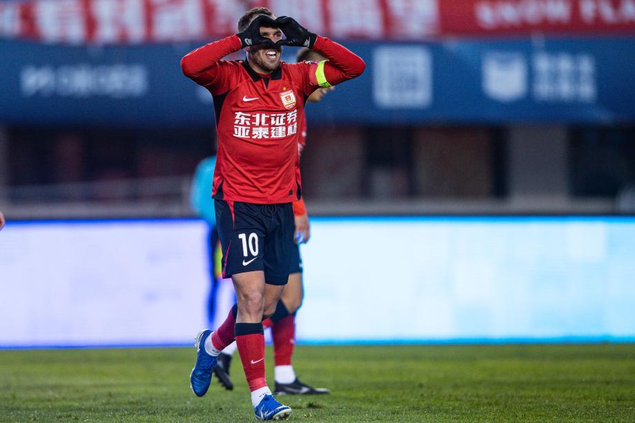 中超-贝里奇梅开二度 亚泰4-0西海岸赢下保级关键战