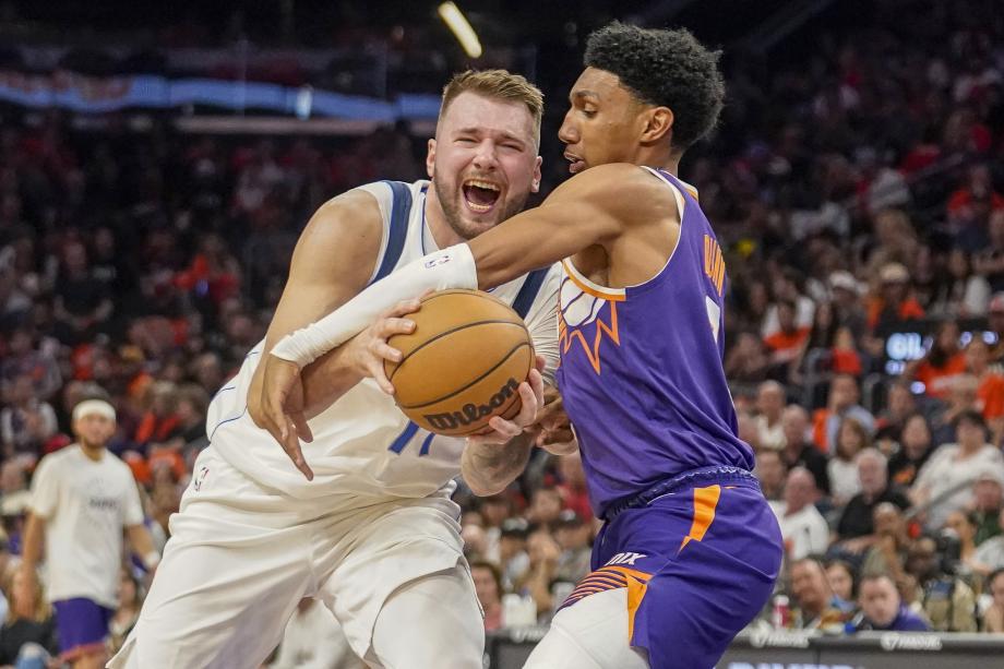 杜兰特31分迎生涯里程碑 太阳主场力擒独行侠