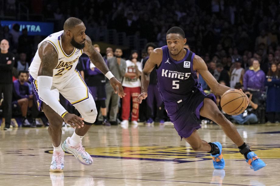 詹姆斯赛季首砍三双 湖人擒国王开季三连胜