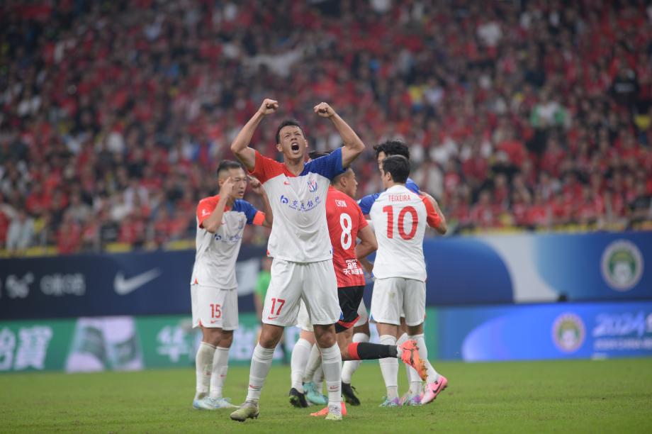 于汉超替补建功 申花2-1逆转蓉城仍无缘冠军