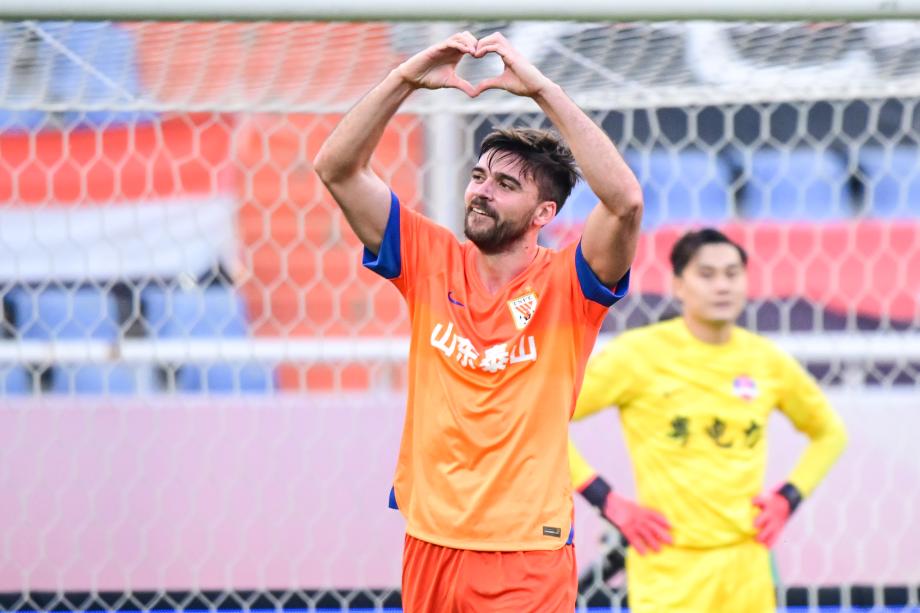 茹子楠科索维奇被罚下场 梅州1-2泰山降入中甲