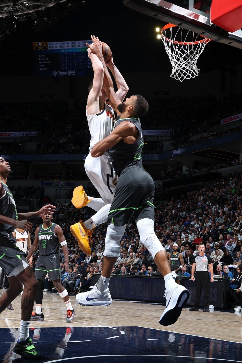 约基奇空砍26+9+13爱德华兹29分 掘金负森林狼