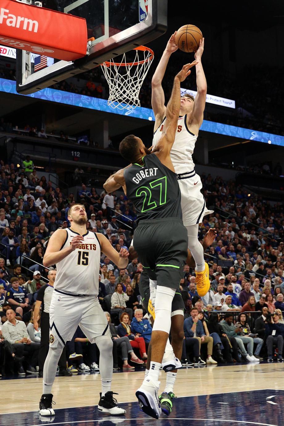 约基奇空砍26+9+13爱德华兹29分 掘金负森林狼