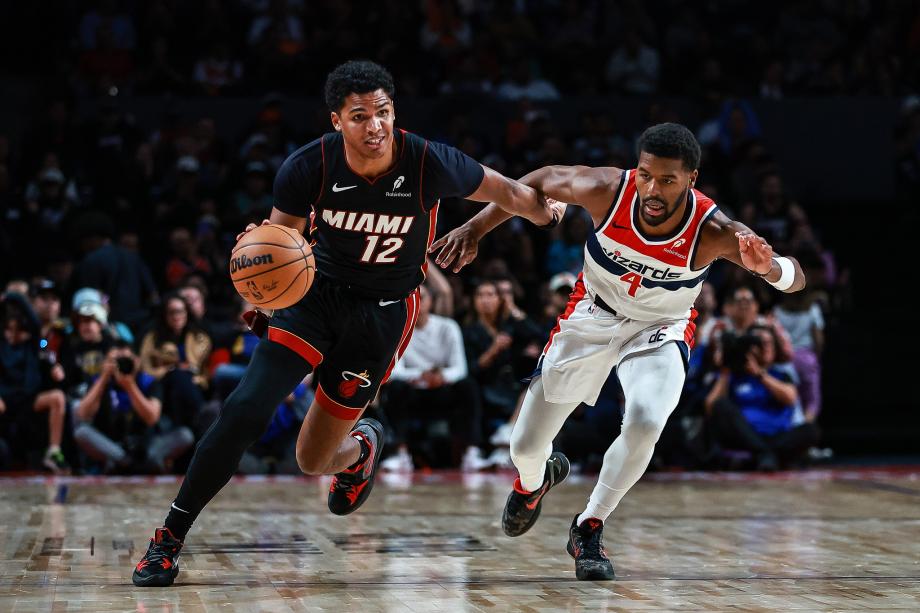 阿德巴约32+14普尔21分 热火20分大胜奇才