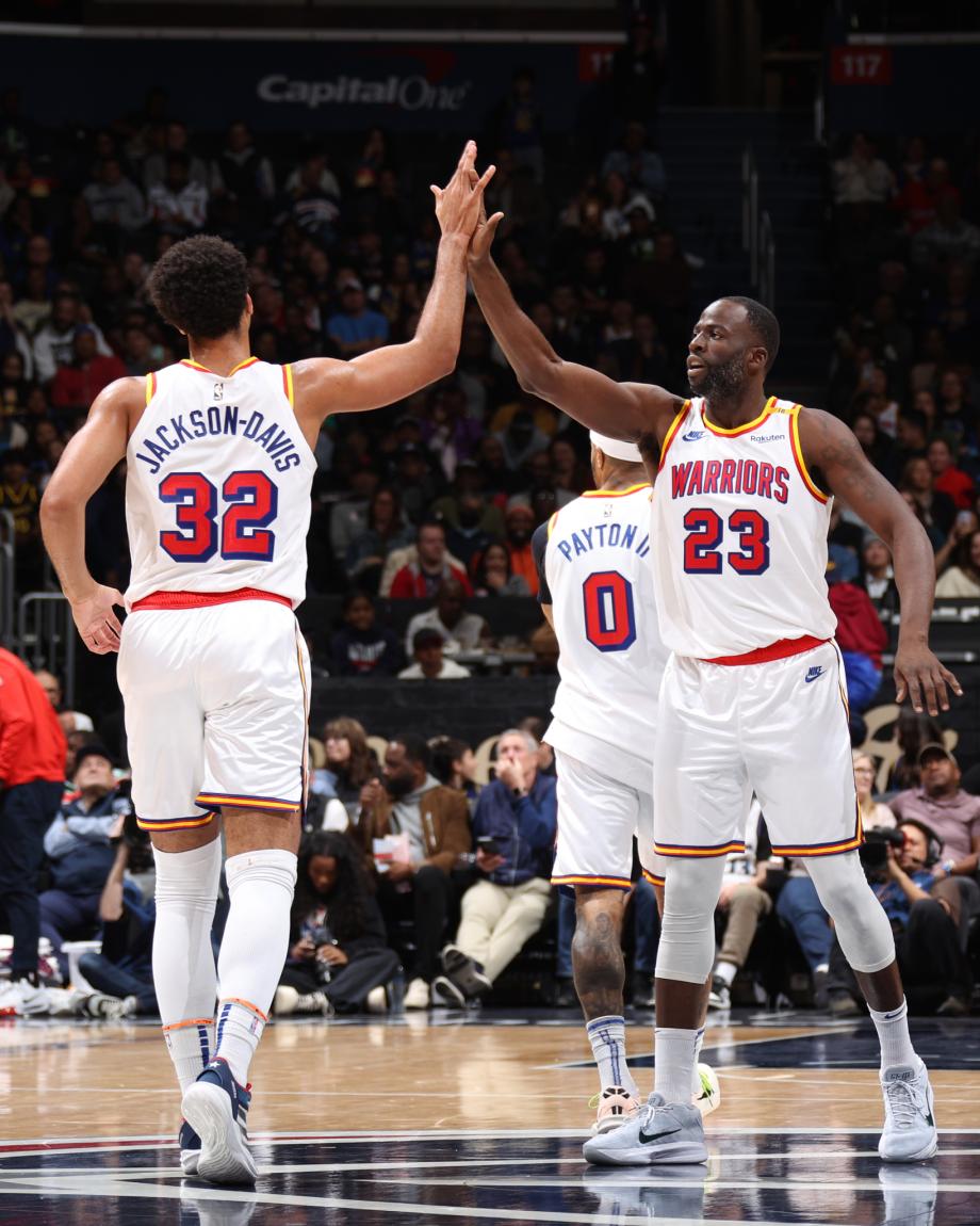 库里复出砍24+6普尔24分 勇士客场轻取奇才