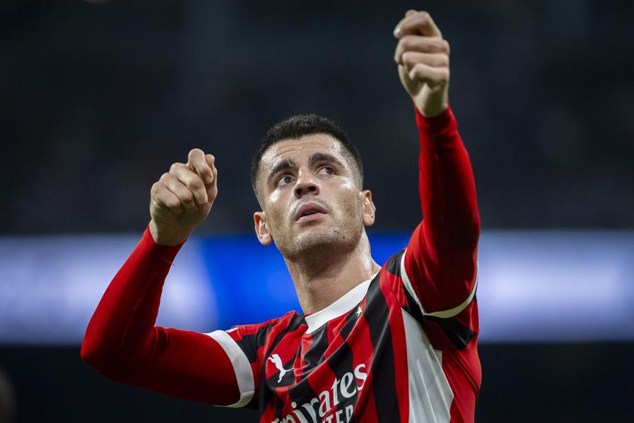 皇马输给米兰 维尼修斯无奈安切洛蒂面无表情