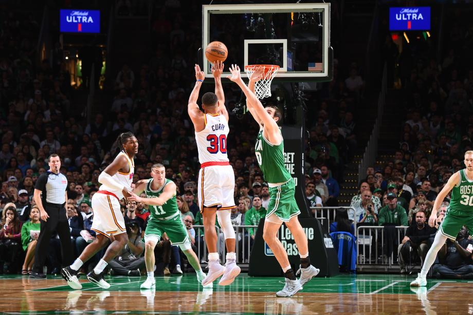 库里总分里程碑塔图姆32分 勇士擒绿军豪取五连胜