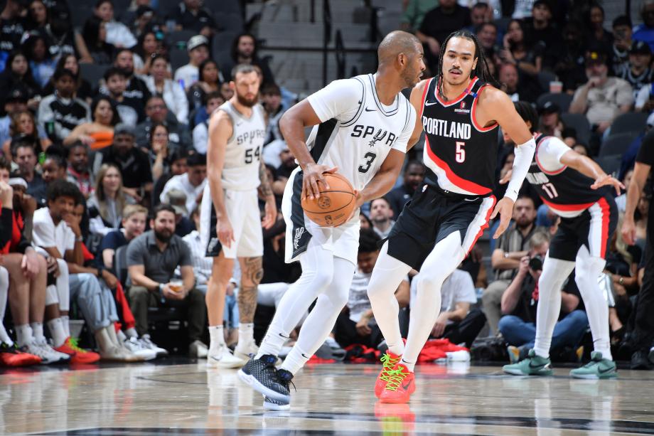 文班亚马12+8 马刺八人得分上双战胜开拓者