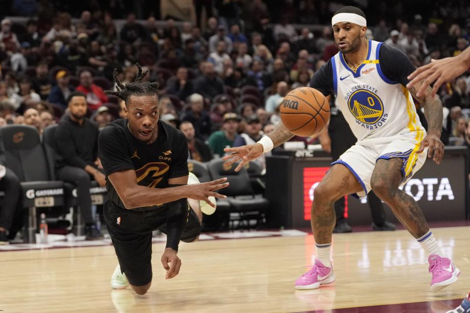 库里12分加兰27分 骑士大胜勇士豪取10连胜