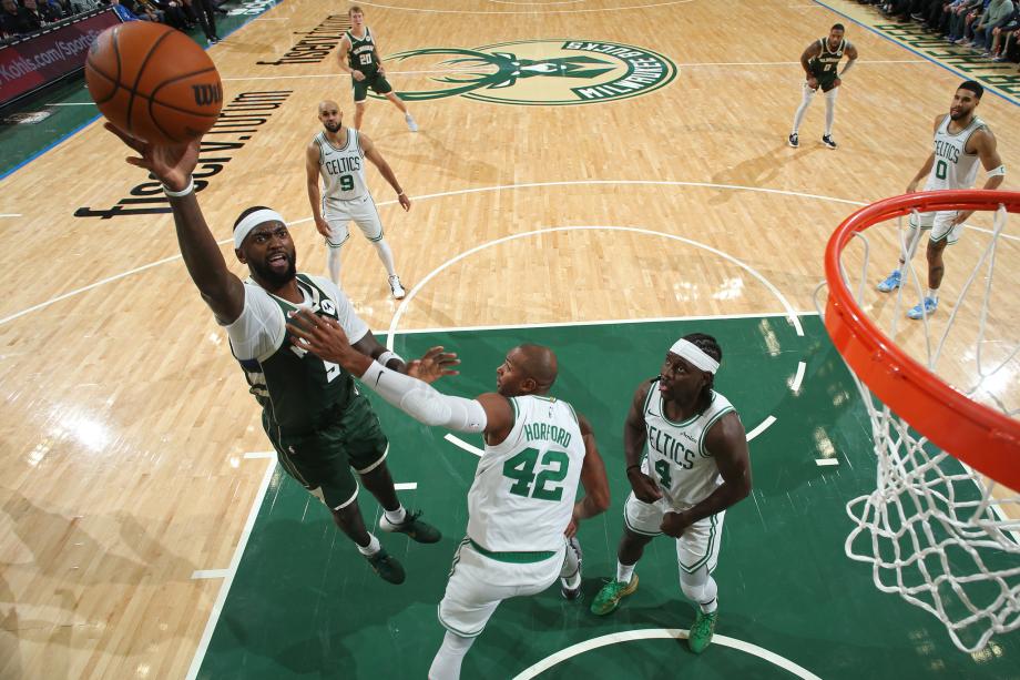 塔图姆31+12字母哥空砍43+13 雄鹿不敌绿军