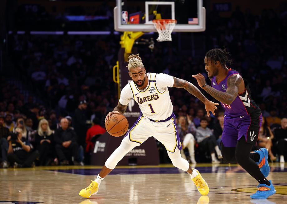 詹姆斯三双浓眉伤退 湖人擒猛龙喜获两连胜