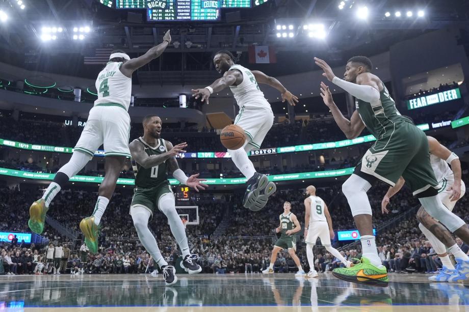 塔图姆31+12字母哥空砍43+13 雄鹿不敌绿军