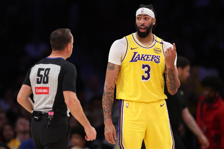 NBA-詹姆斯三双戴维斯里程碑！湖人128-123灰熊