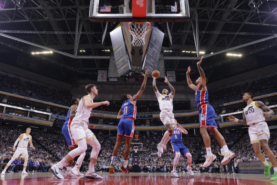 福克斯轰49+9马尔卡宁25分 国王力克爵士