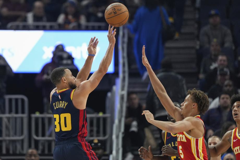 库里高效23+8维金斯27分 勇士6人上双轻取老鹰