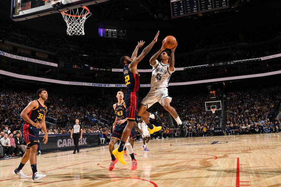 库里28+7施罗德31+7 勇士主场遭篮网18分逆转