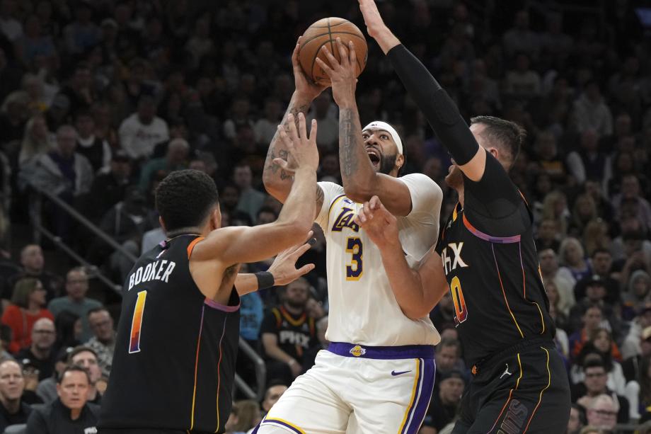 杜兰特复出23分詹姆斯准三双 太阳大胜湖人