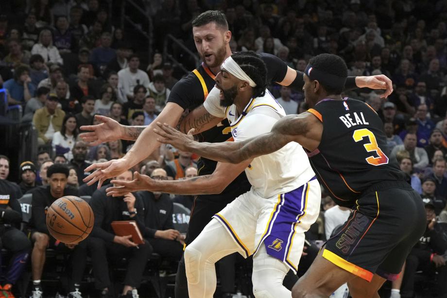 杜兰特复出23分詹姆斯准三双 太阳大胜湖人