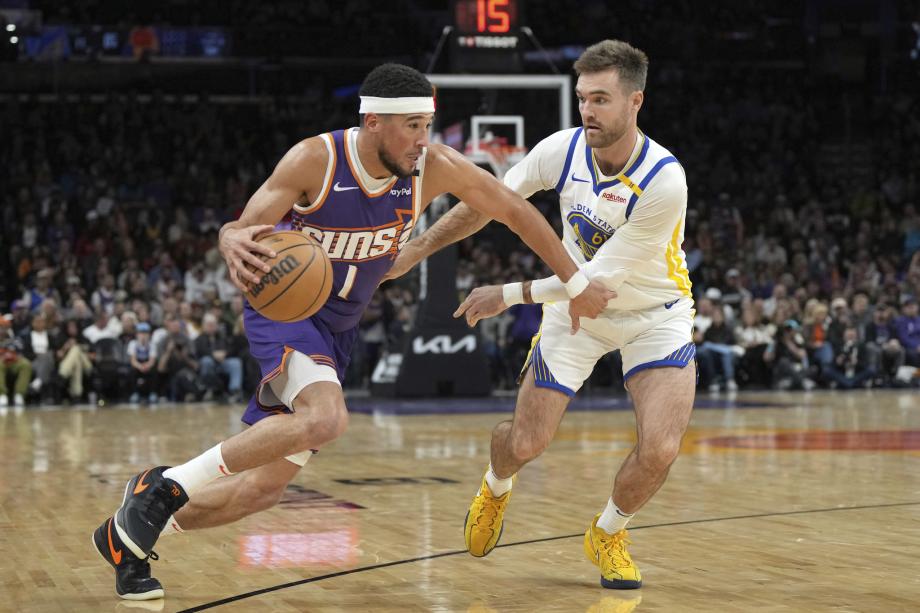 太阳送勇士4连败 库里里程悲布克27+9杜兰特21+10