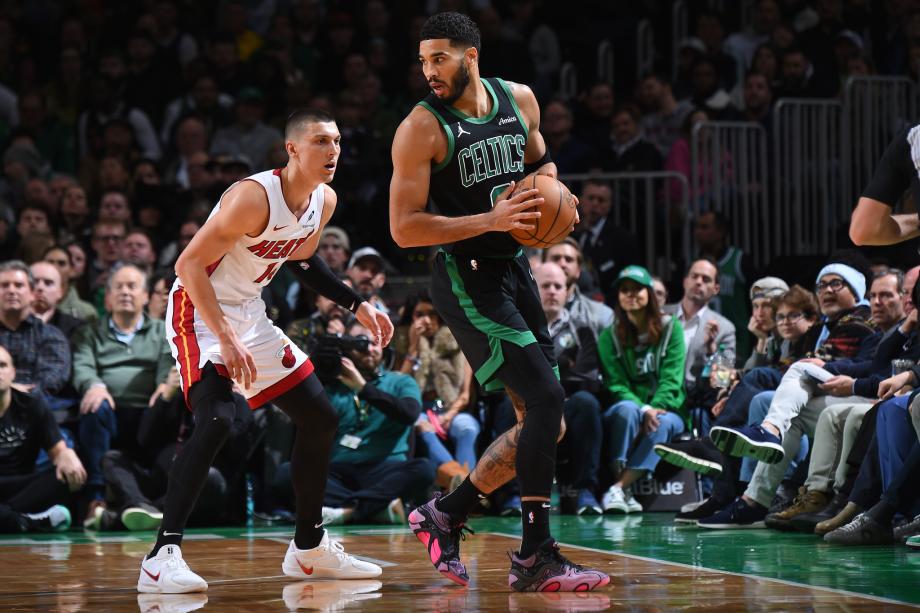 布朗29+7塔图姆18+11 凯尔特人背靠背大胜热火