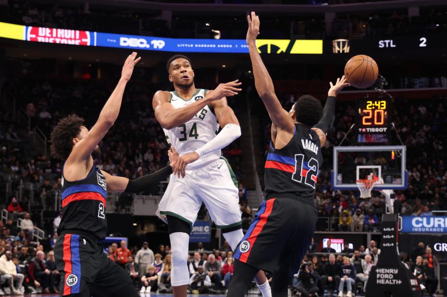 字母哥利拉德合砍55分 雄鹿胜活塞晋级淘汰赛