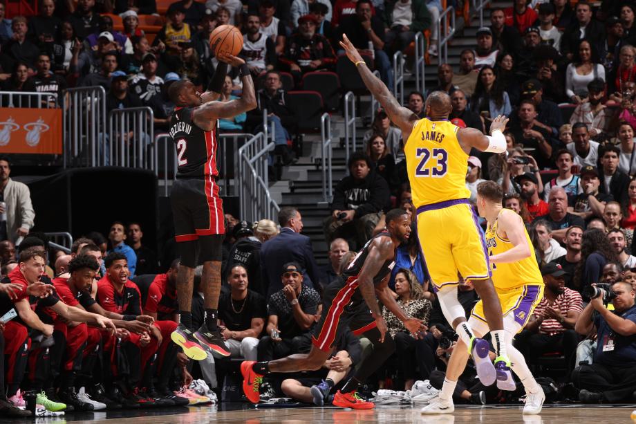 詹姆斯29+8浓眉迷失 希罗单节21分热火击溃湖人