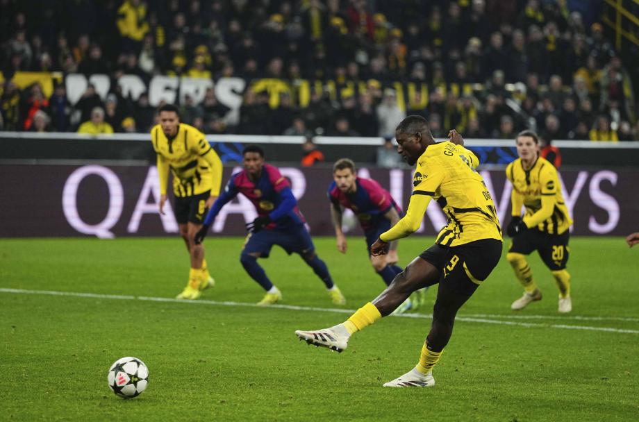 欧冠-费兰双响拉菲尼亚建功 巴萨3-2多特