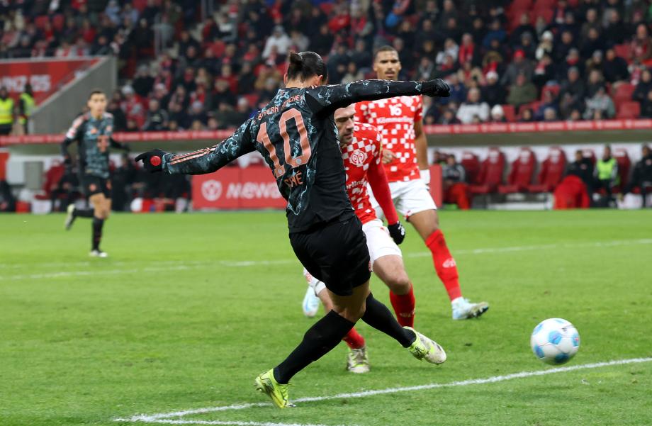 李在成梅开二度 拜仁1-2美因茨遭遇联赛首败