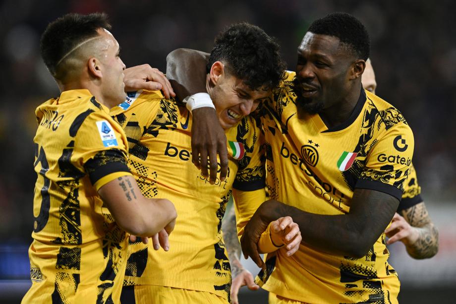 劳塔罗破球荒 国米3-0卡利亚里落后榜首1分