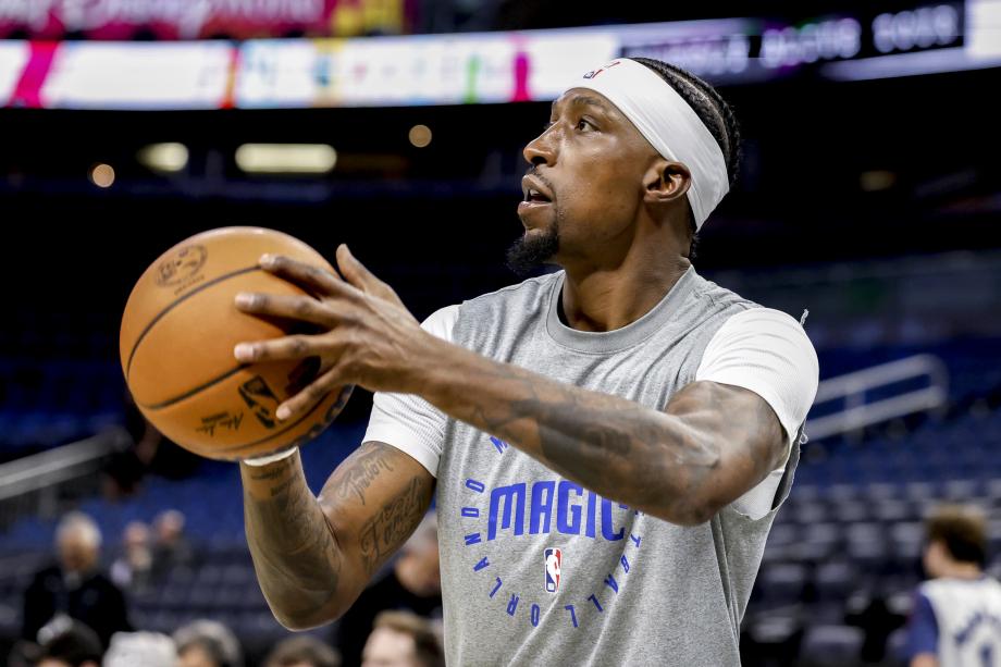 科尔-安东尼1.3秒抛投准绝杀 魔术逆转篮网