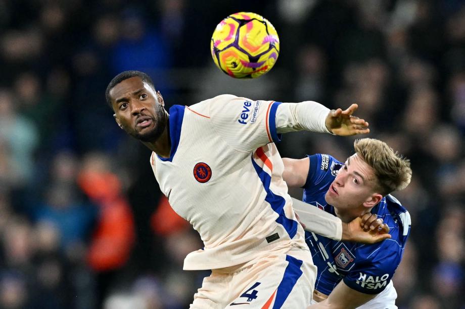 帕尔默中柱约根森送点 切尔西0-2伊镇遭2连败