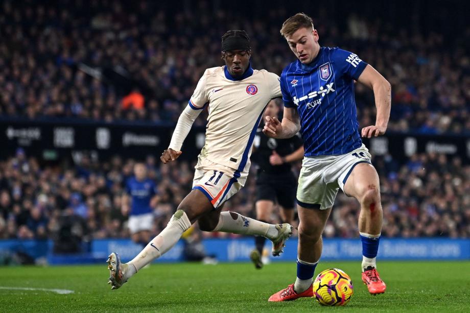 帕尔默中柱约根森送点 切尔西0-2伊镇遭2连败