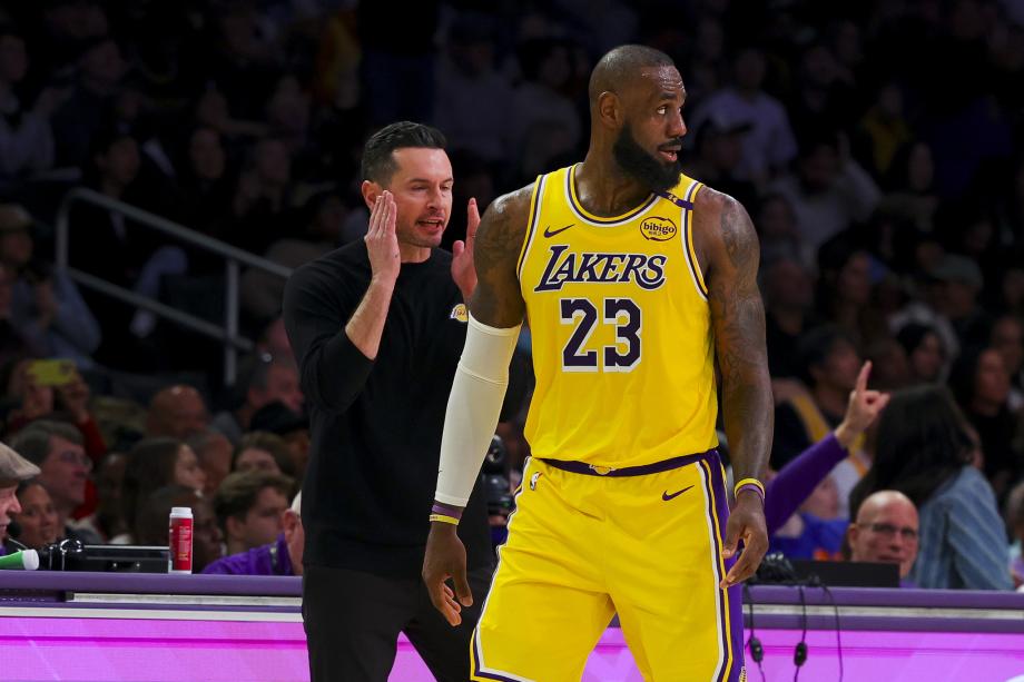 詹姆斯23分米切尔26分 骑士力克湖人豪取8连胜