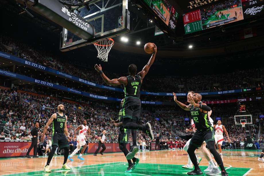 塔图姆23分巴恩斯16+13 凯尔特人狂胜猛龙54分