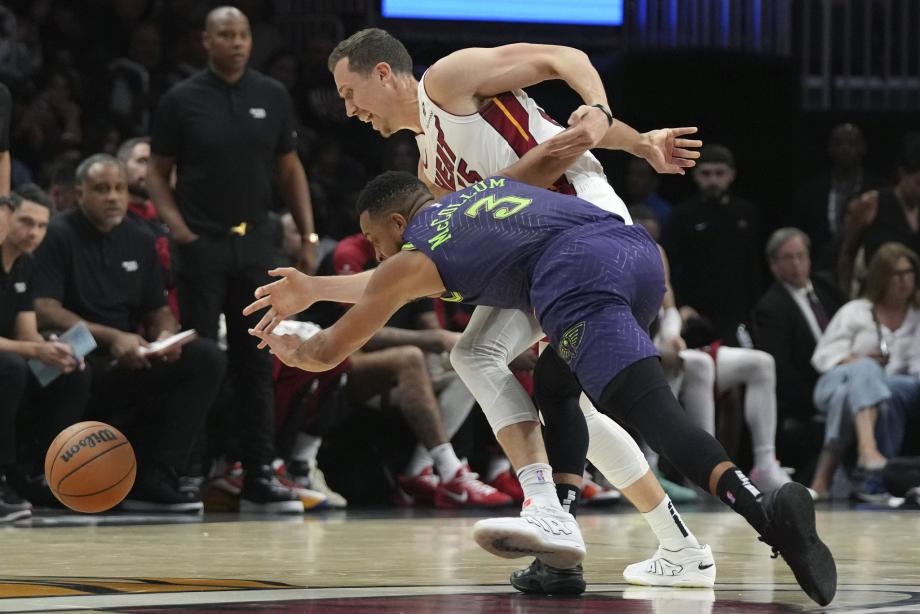 希罗32分阿德巴约准三双 热火送鹈鹕11连败