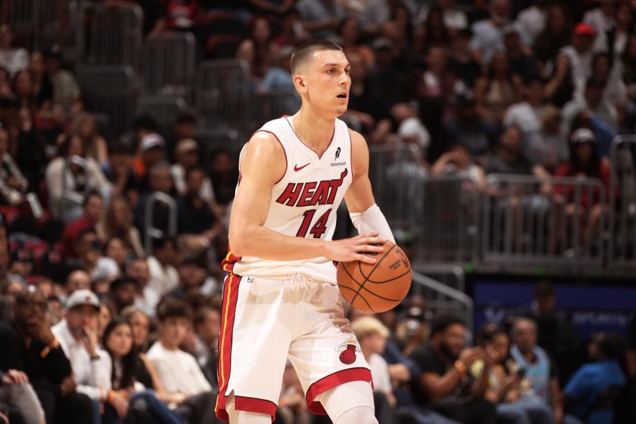 希罗32分阿德巴约准三双 热火送鹈鹕11连败