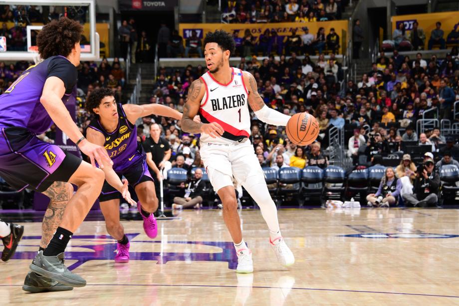 詹姆斯38+8西蒙斯23分 浓眉缺阵湖人胜开拓者