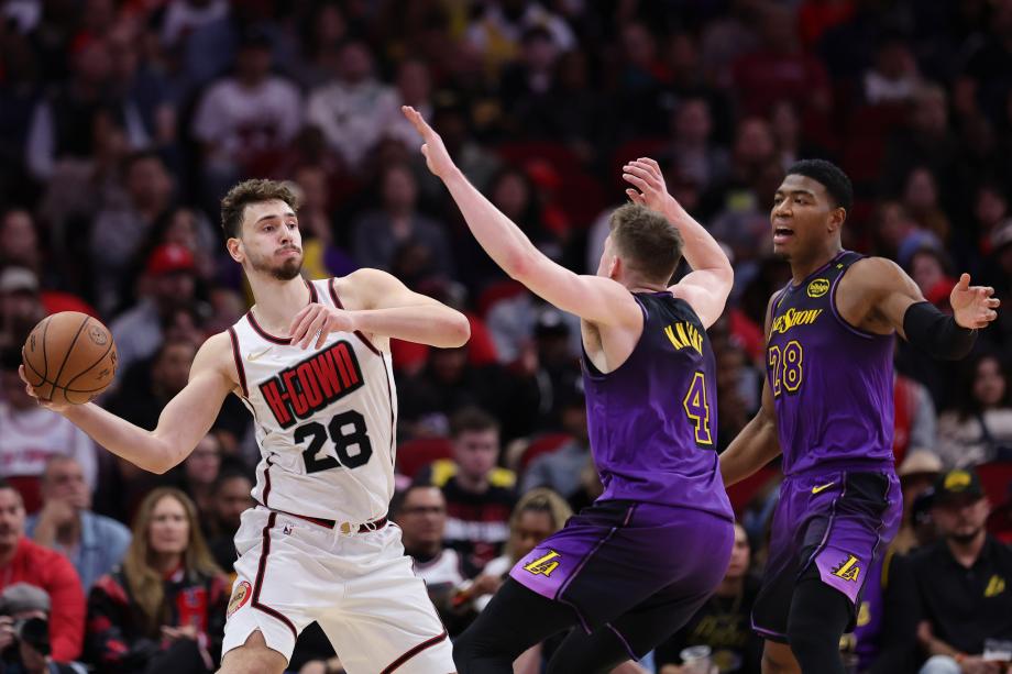 詹姆斯准三双浓眉30+13 湖人客场不敌火箭