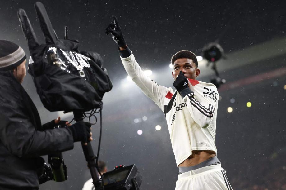 英超-阿玛德救主 利物浦2-2曼联6分领跑积分榜