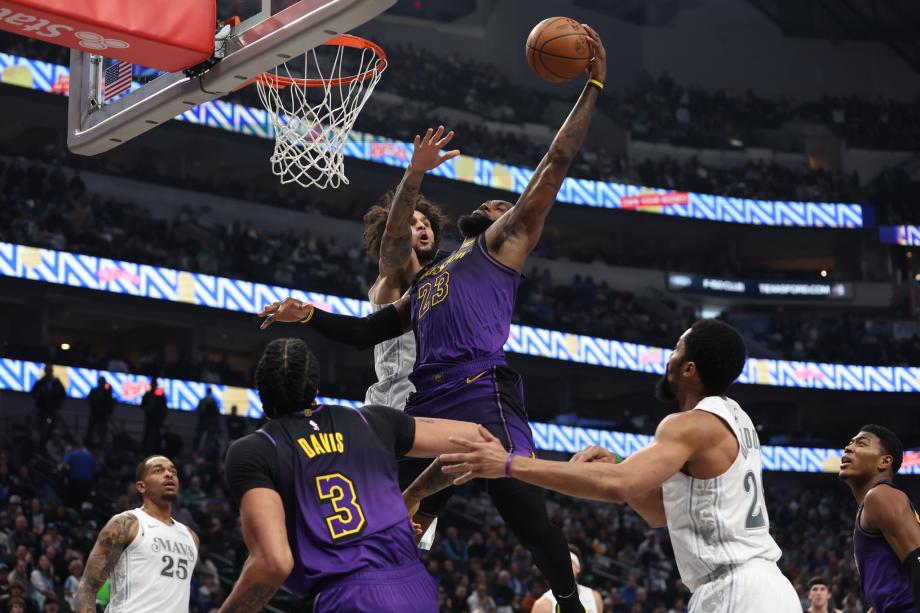 华盛顿22+8浓眉21+12 独行侠主场大胜湖人