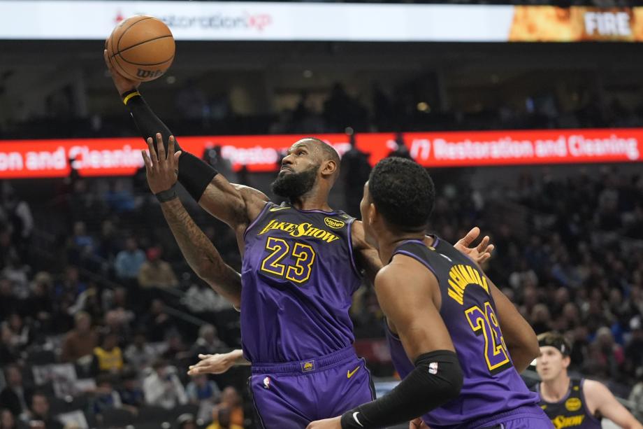 华盛顿22+8浓眉21+12 独行侠主场大胜湖人