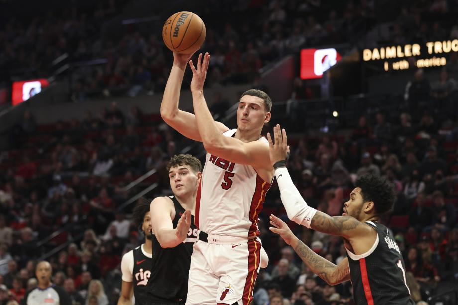 NBA-希罗32+5+5 热火6人上双灼伤开拓者取3连胜