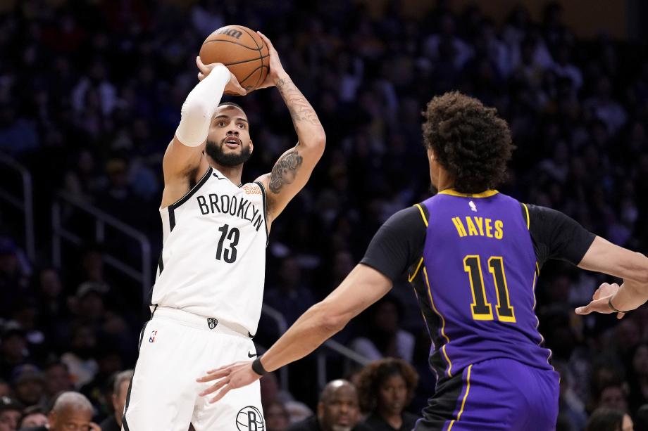 詹姆斯29＋7＋8  湖人1分险胜篮网