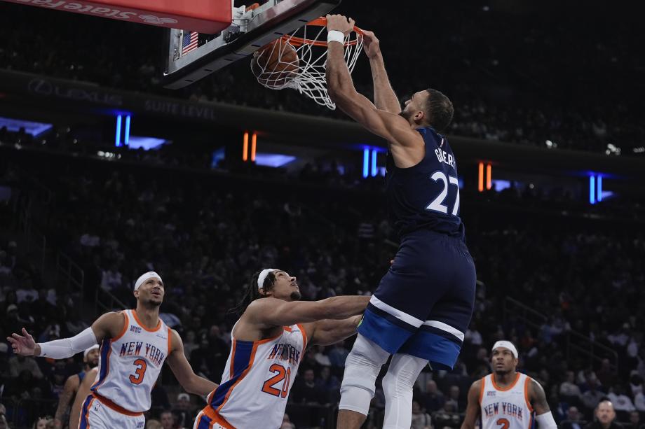 爱德华兹36＋13 森林狼客场力克尼克斯