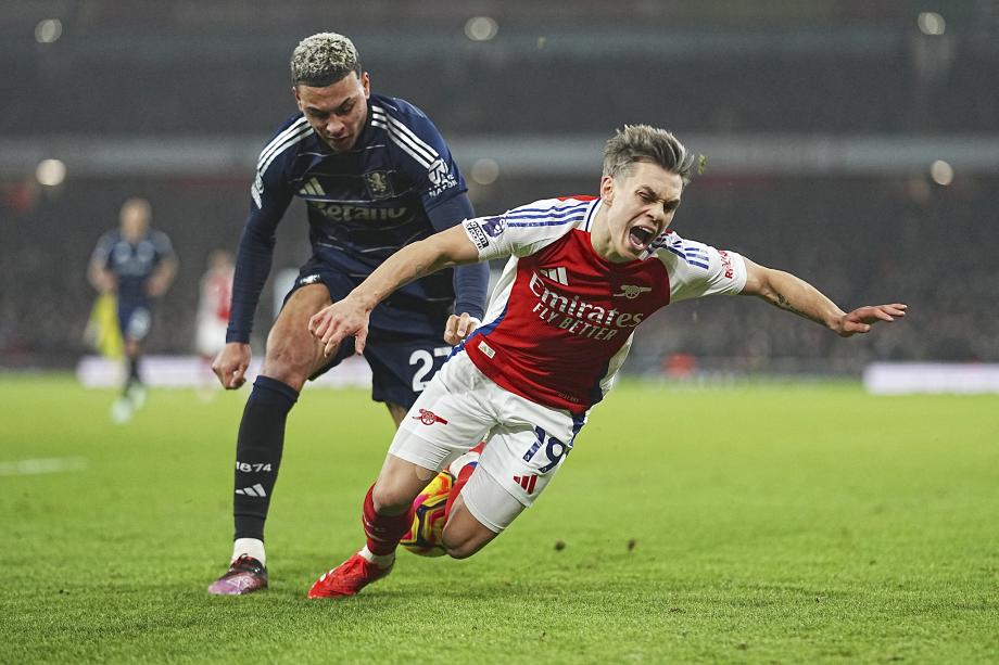 特罗萨德助攻梅开二度 阿森纳主场2-2维拉