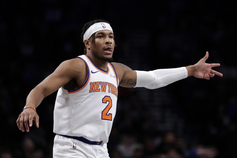 唐斯25+16拉塞尔23+10 纽约德比尼克斯险胜篮网