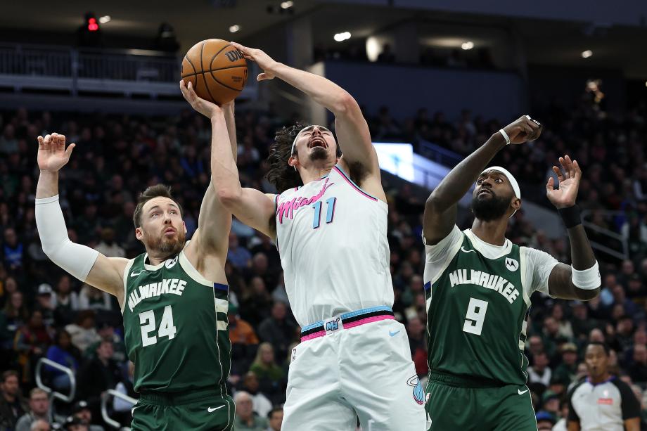 字母哥25+12利拉德29+9+11 雄鹿大胜热火五连胜